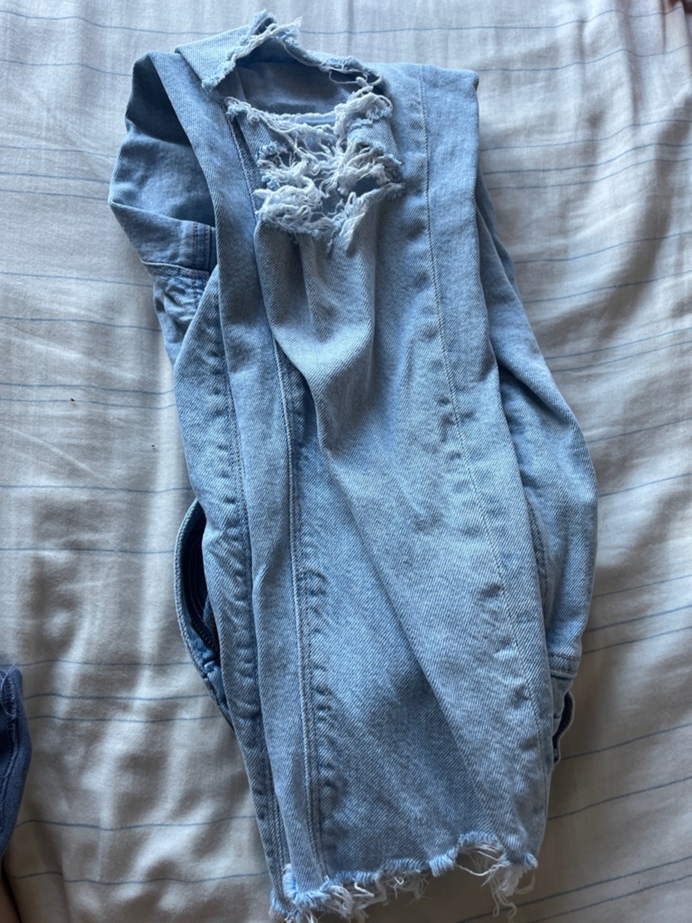 American Eagle Outfitters Light Wash Distressed Boyfriend Jeans